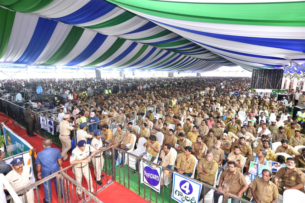 YSR Vahana Mitra Scheme: CM YS Jagan At YSR Vahana Mitra Photos - Sakshi11
