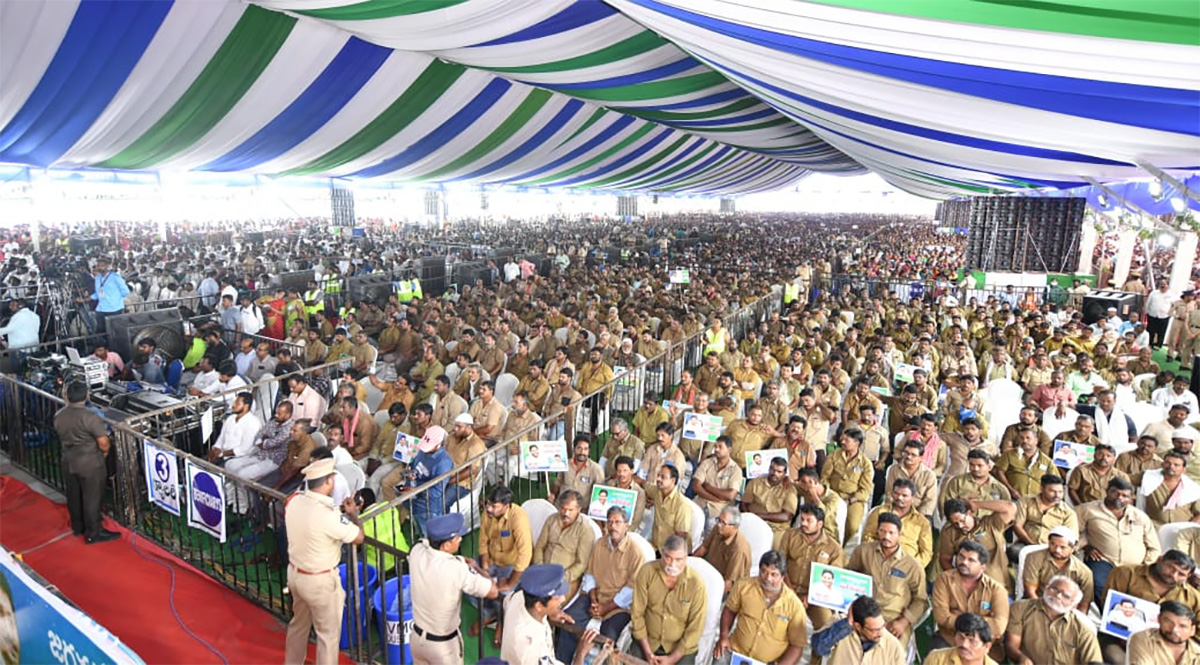 YSR Vahana Mitra Scheme: CM YS Jagan At YSR Vahana Mitra Photos - Sakshi28
