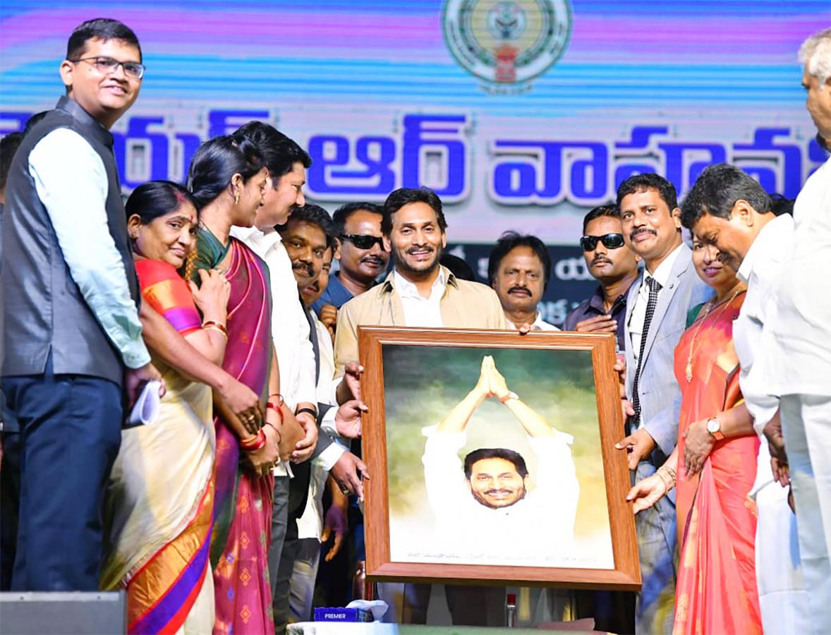 YSR Vahana Mitra Scheme: CM YS Jagan At YSR Vahana Mitra Photos - Sakshi6