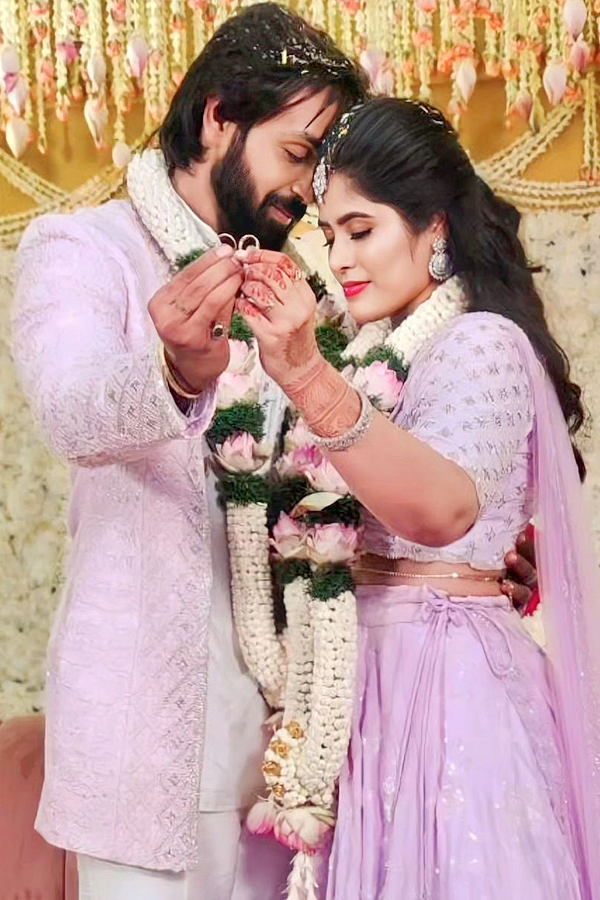 Bigg Boss Manus engagement PHotos - Sakshi8