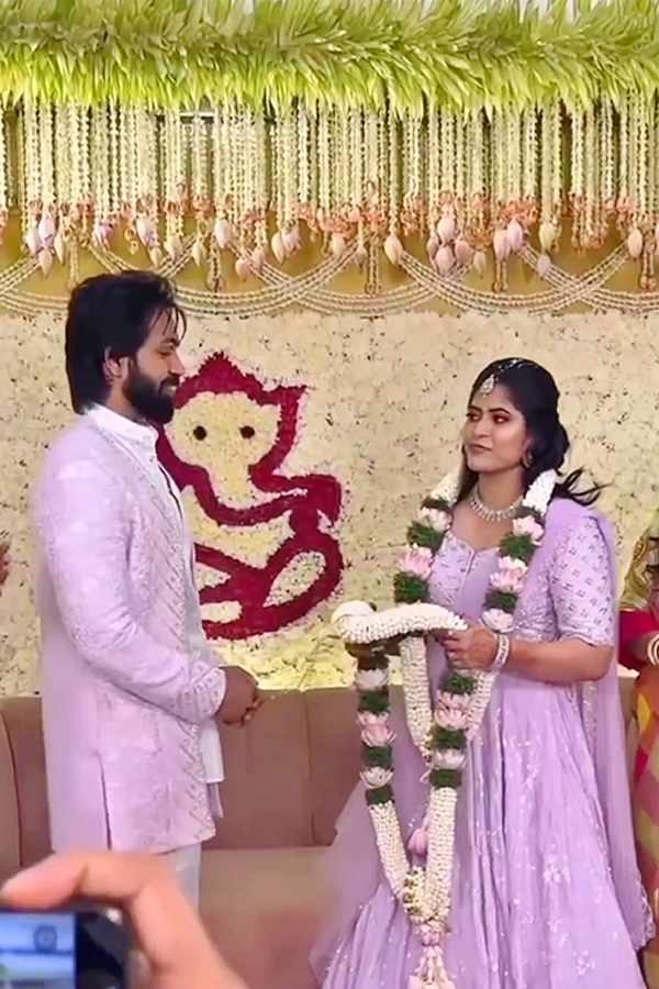 Bigg Boss Manus engagement PHotos - Sakshi4