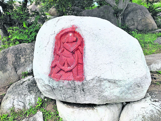 కాలభైరవ స్వామి ఆలయం పక్కన 
హనుమాన్‌ విగ్రహం3