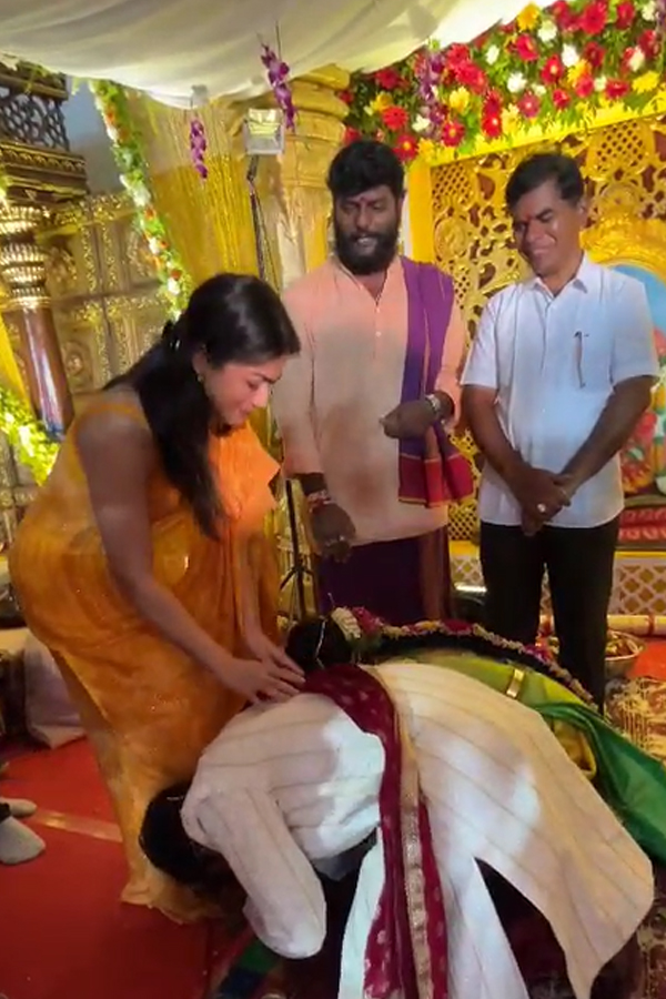 Rashmika Mandanna Attends Her Assistant Wedding Photos - Sakshi15