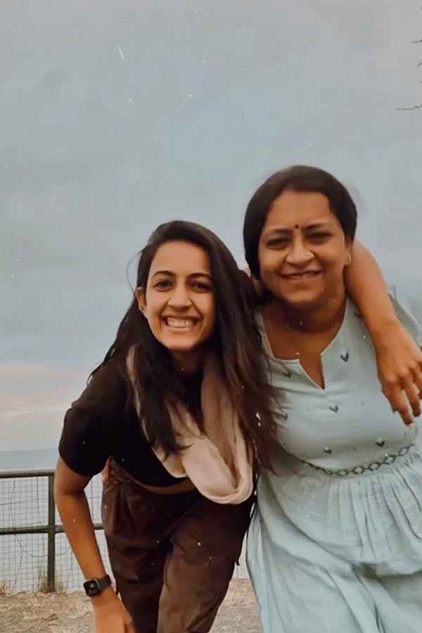 Niharika enjoying kenya trip with family Photos - Sakshi9