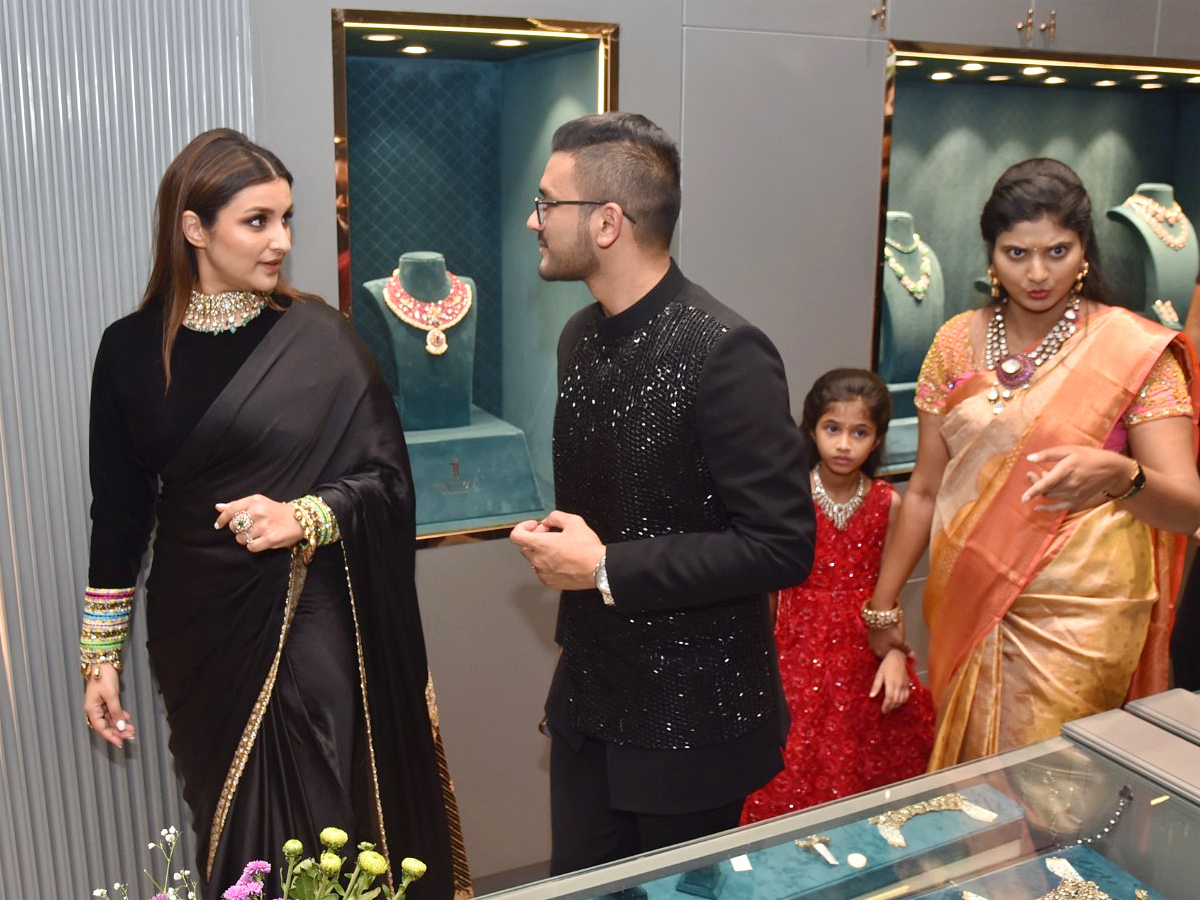 Actress Parineeti Chopra Launches Jewellery Store in Hyderabad Photos - Sakshi19