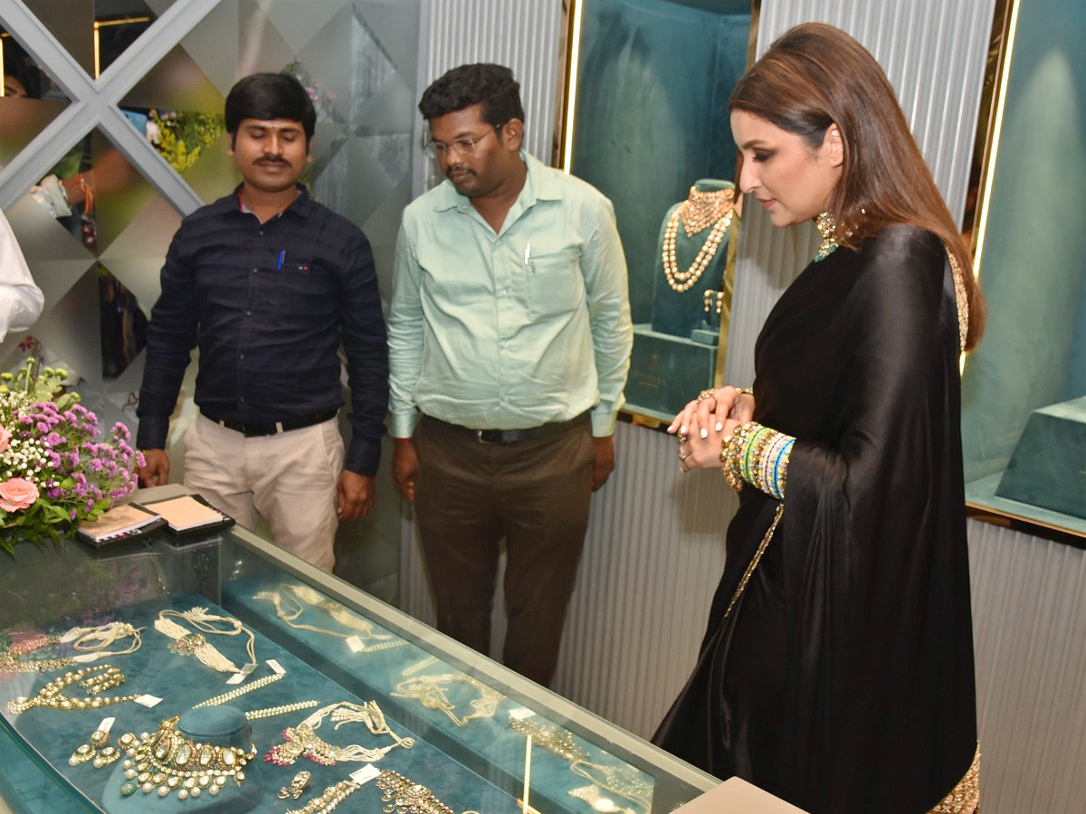 Actress Parineeti Chopra Launches Jewellery Store in Hyderabad Photos - Sakshi20