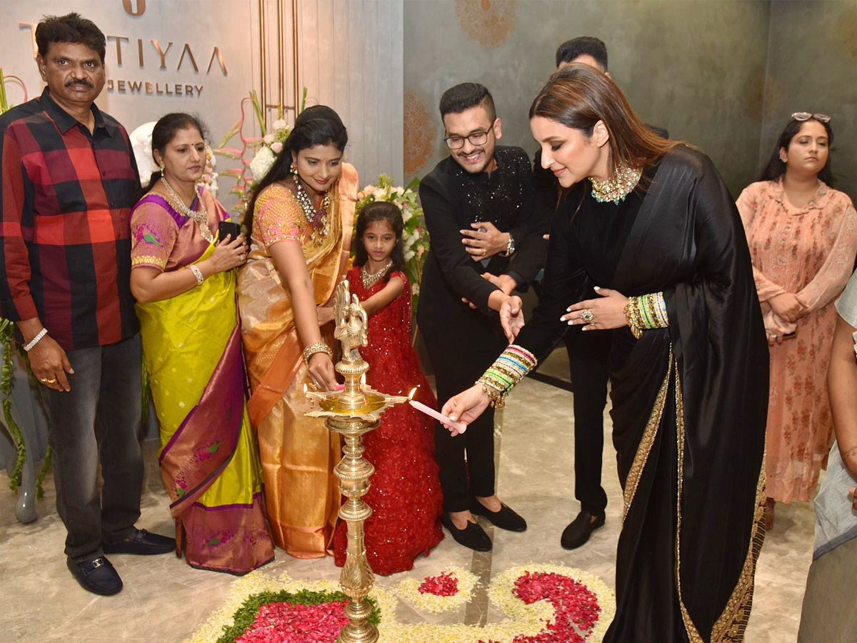 Actress Parineeti Chopra Launches Jewellery Store in Hyderabad Photos - Sakshi6