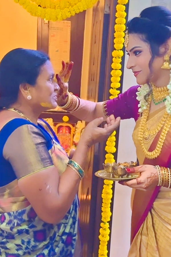 Bigg Boss contestant Priyanka Singh participated in Varalakshmi Puja Photos - Sakshi11