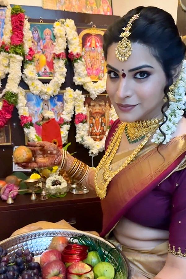Bigg Boss contestant Priyanka Singh participated in Varalakshmi Puja Photos - Sakshi5