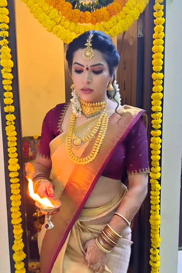 Bigg Boss contestant Priyanka Singh participated in Varalakshmi Puja Photos - Sakshi9