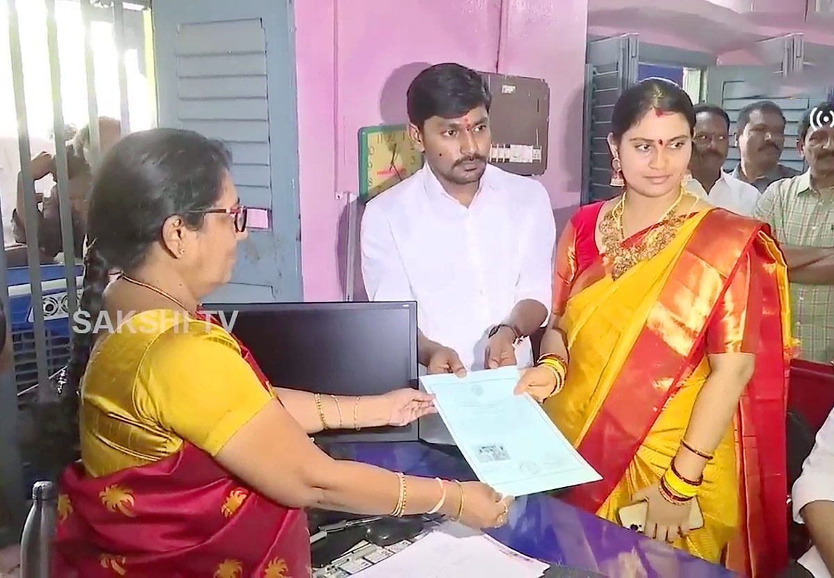 Proddatur MLA Rachamallu Siva Prasad Reddy Daughter Love Marriage - Sakshi10