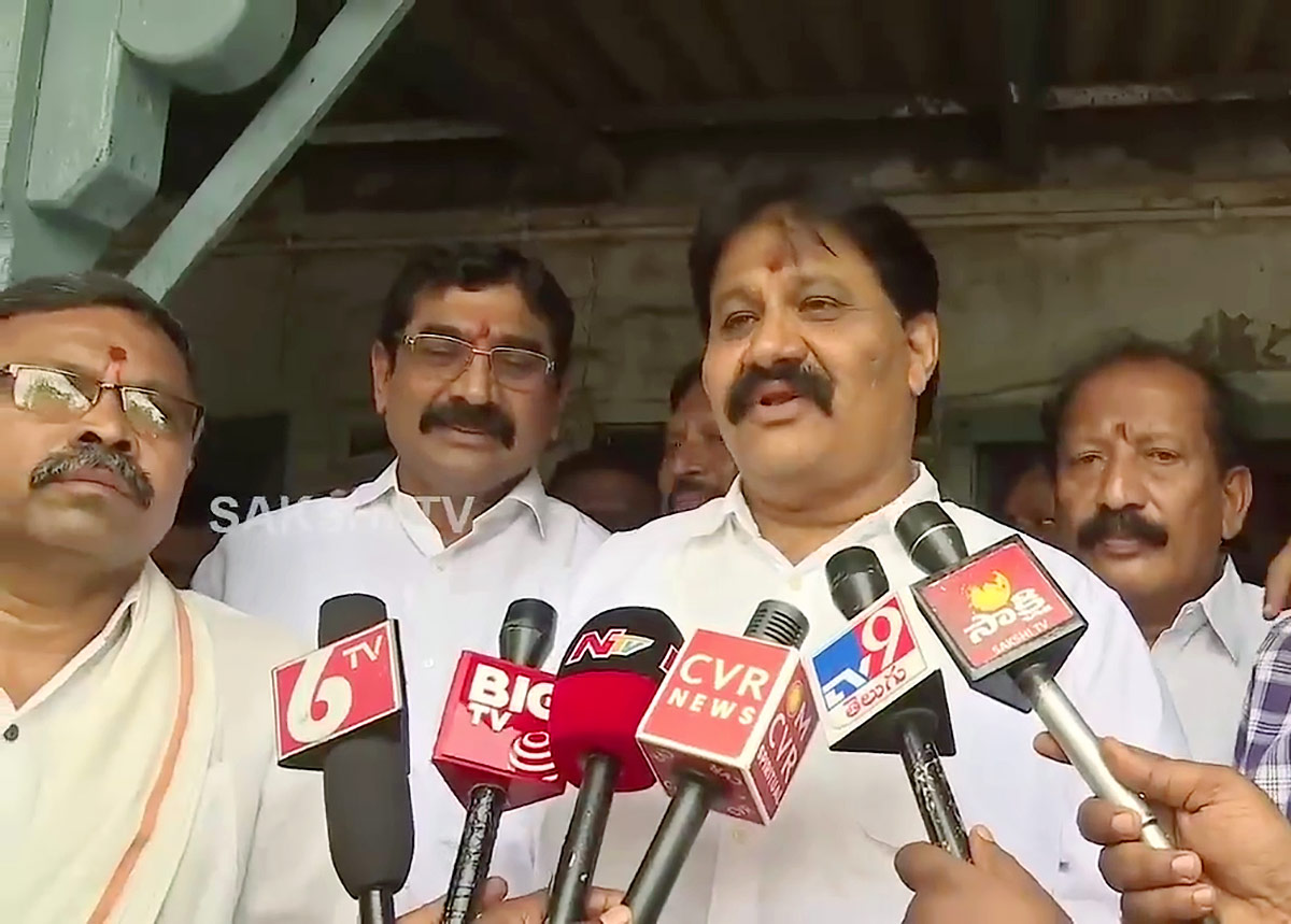 Proddatur MLA Rachamallu Siva Prasad Reddy Daughter Love Marriage - Sakshi11