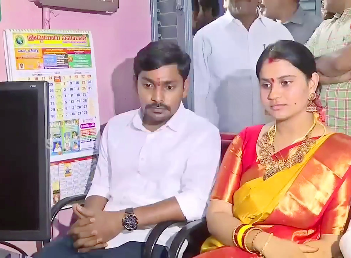 Proddatur MLA Rachamallu Siva Prasad Reddy Daughter Love Marriage - Sakshi15
