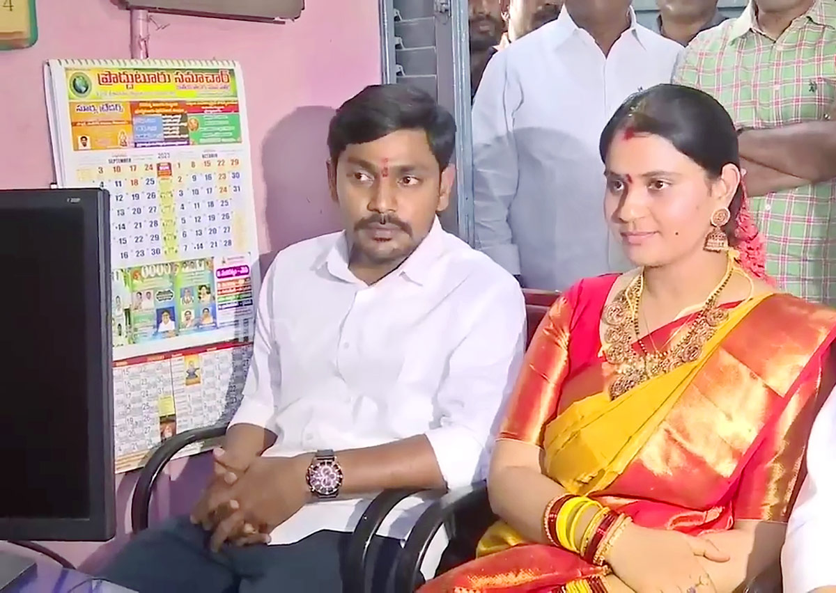 Proddatur MLA Rachamallu Siva Prasad Reddy Daughter Love Marriage - Sakshi16