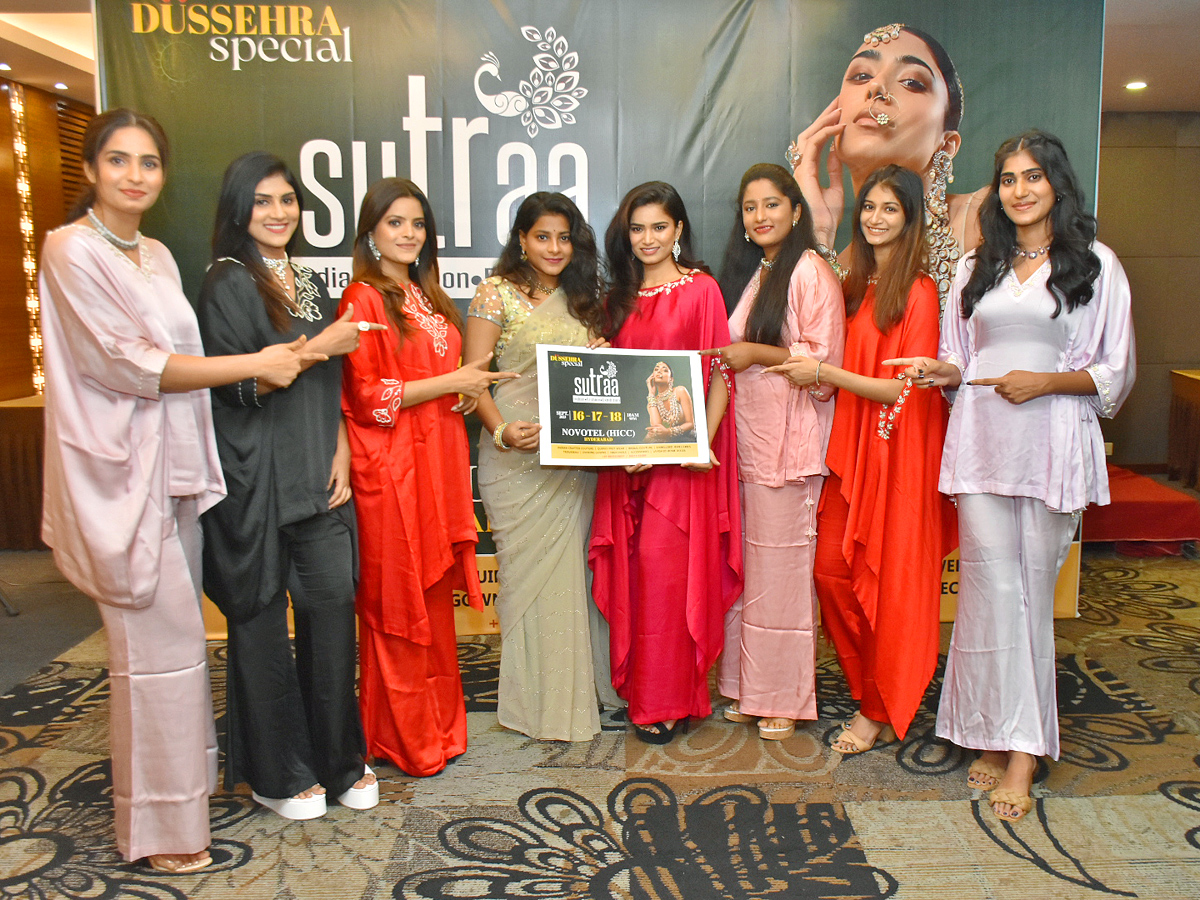 Models in sutra exhibition Photos - Sakshi1