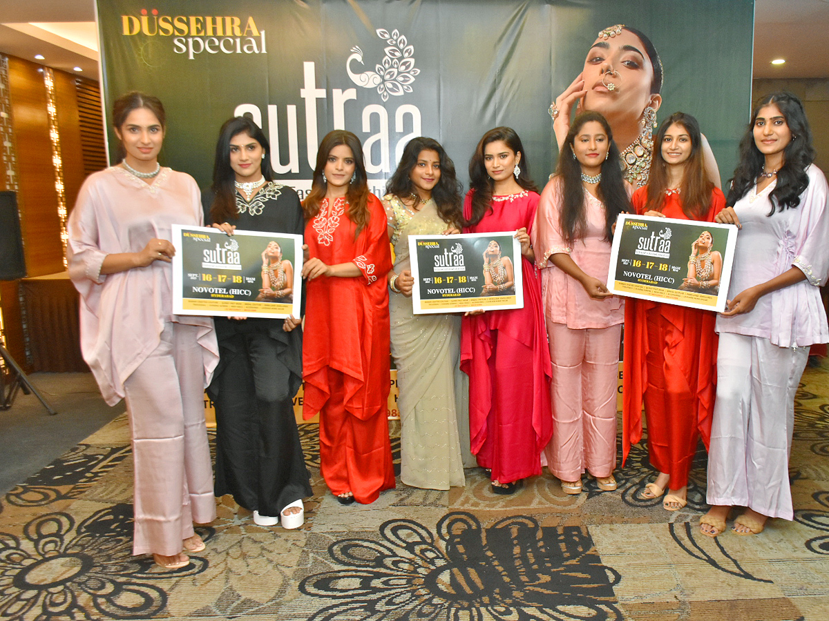 Models in sutra exhibition Photos - Sakshi10
