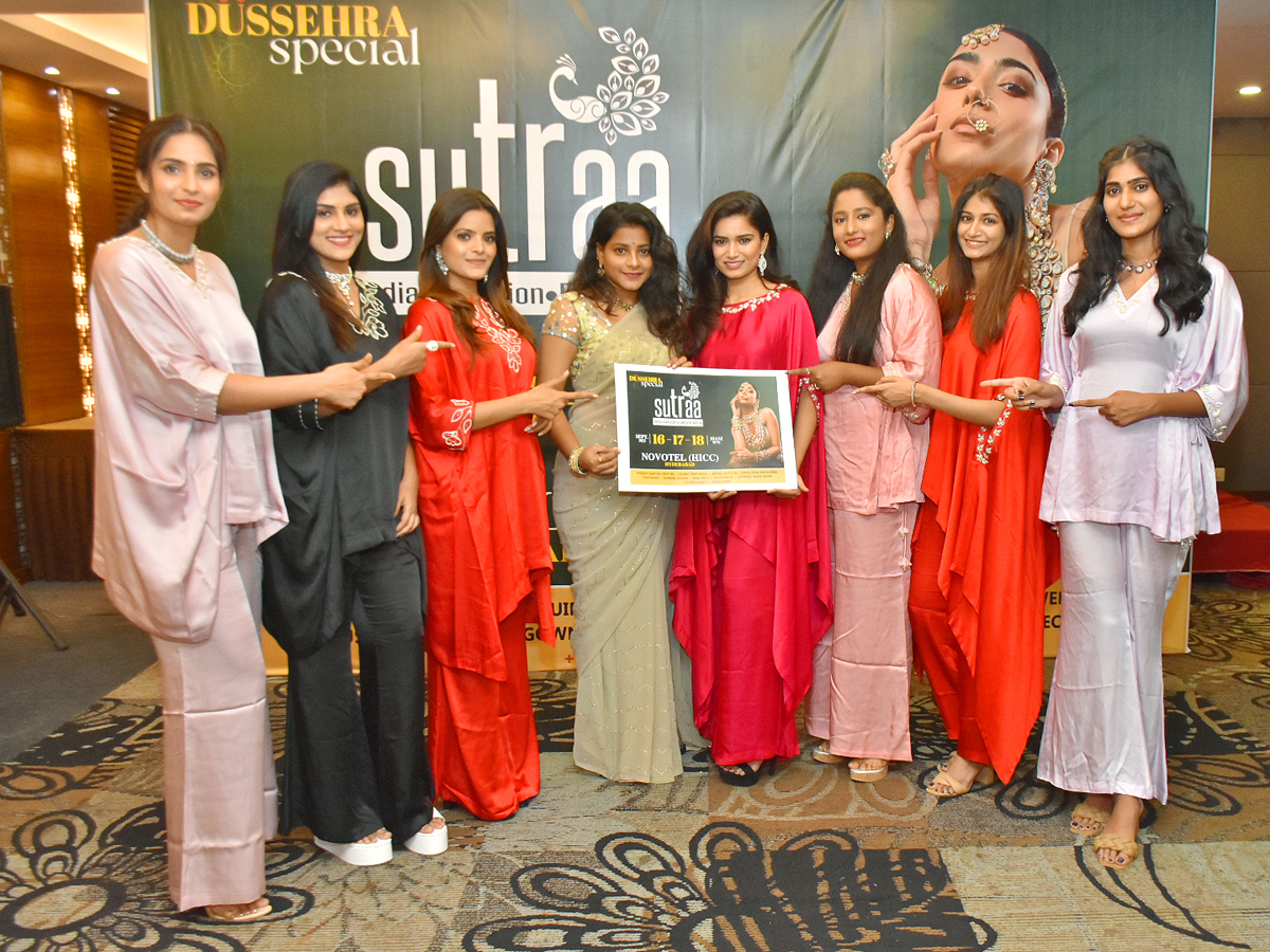 Models in sutra exhibition Photos - Sakshi2