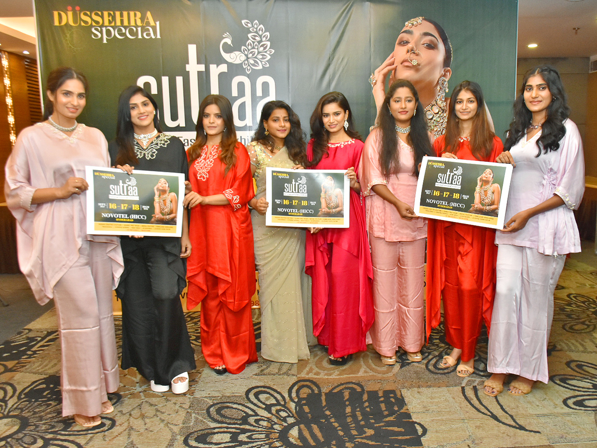 Models in sutra exhibition Photos - Sakshi3