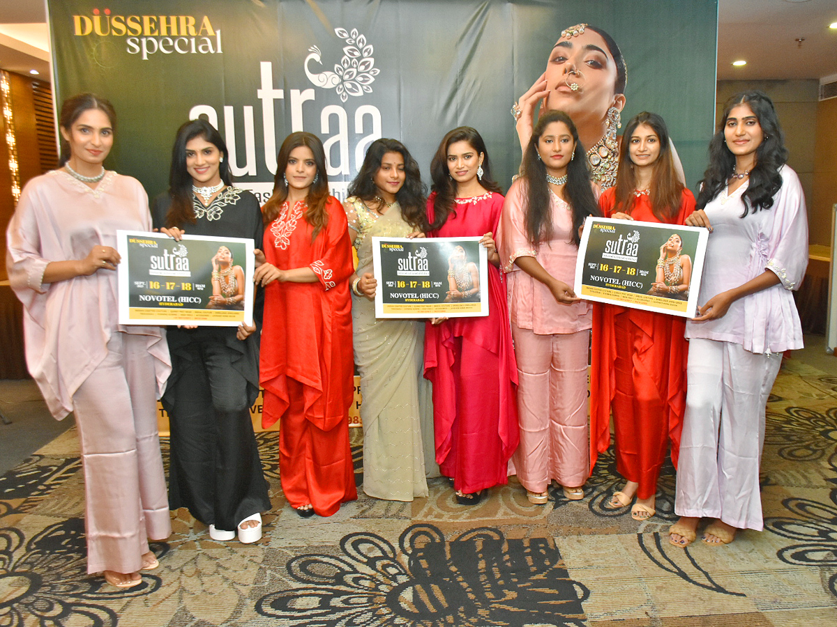 Models in sutra exhibition Photos - Sakshi6
