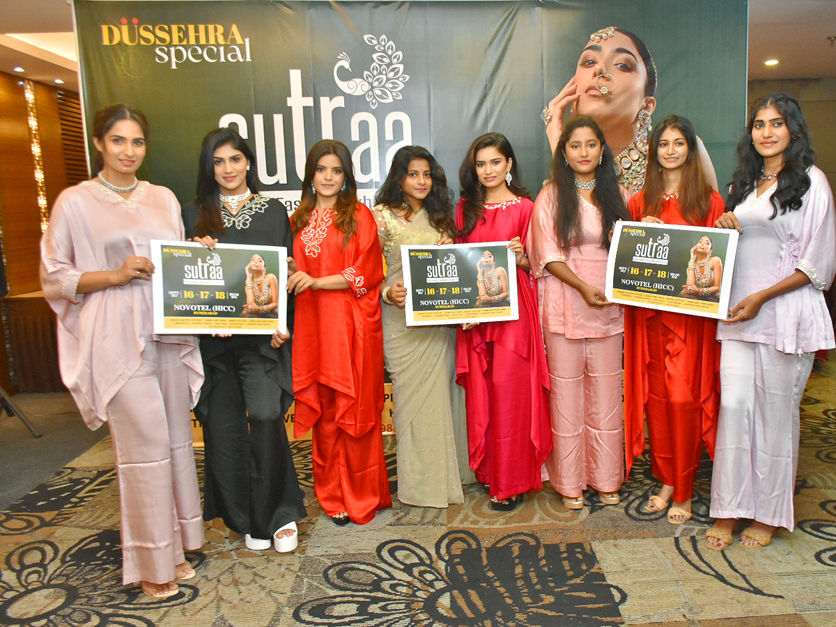 Models in sutra exhibition Photos - Sakshi8