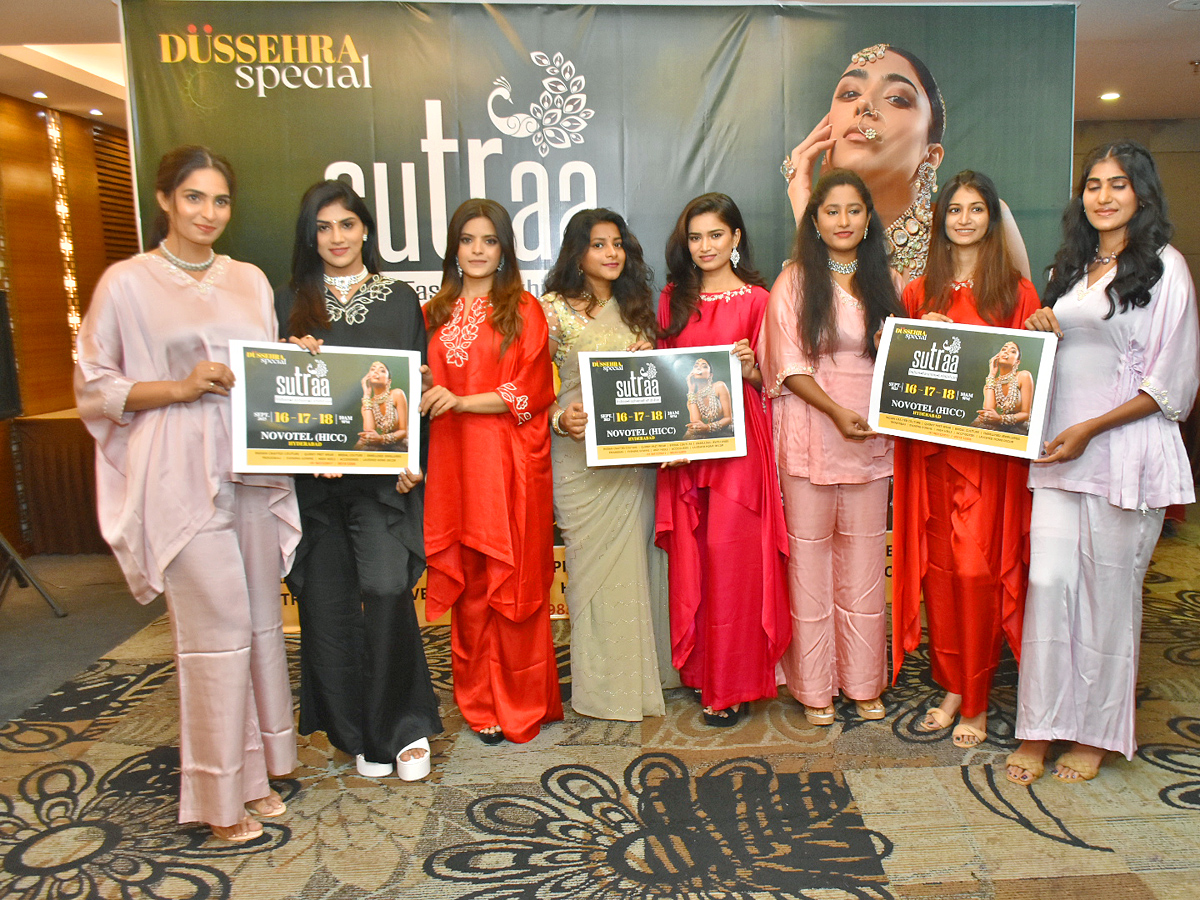 Models in sutra exhibition Photos - Sakshi9