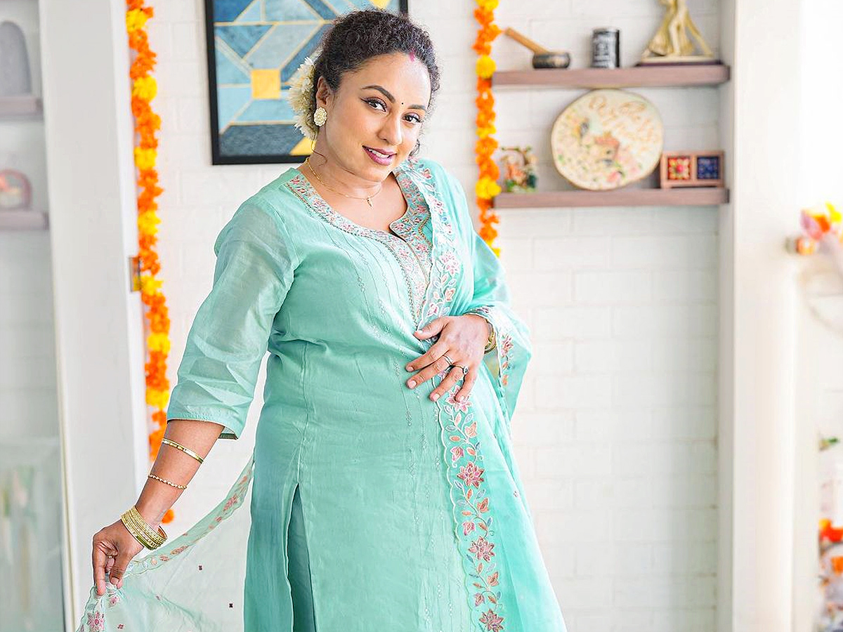 Pearle Maaney Pregnancy Photoshoot going viral on Internet Photos - Sakshi9