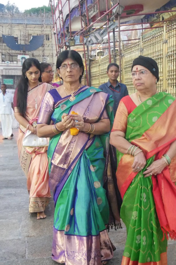 CM KCR Wife Shobha Rao Visits Tirumala Photos - Sakshi12