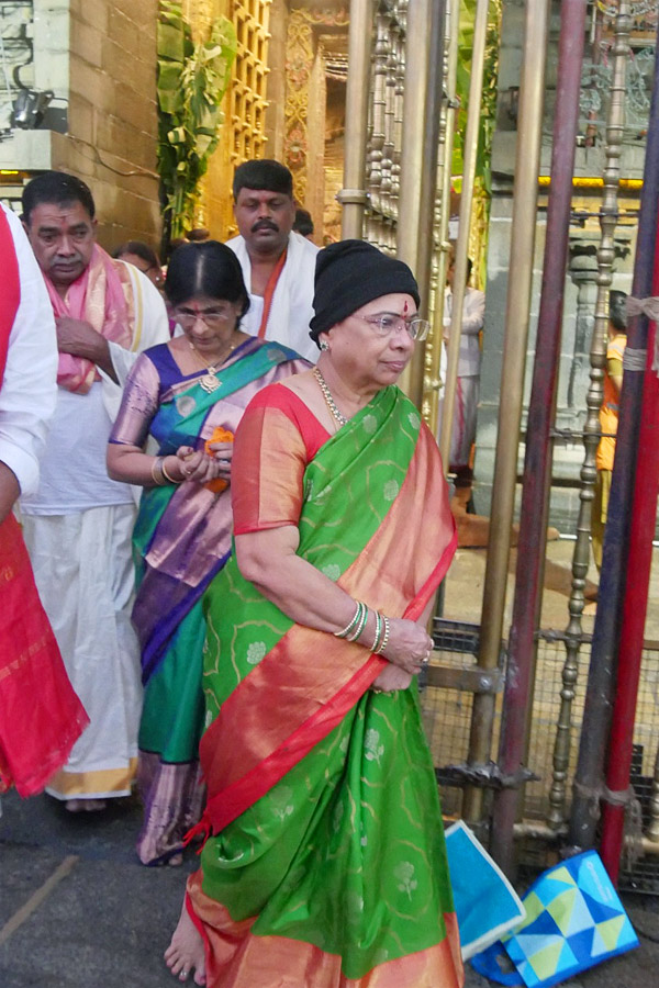 CM KCR Wife Shobha Rao Visits Tirumala Photos - Sakshi6