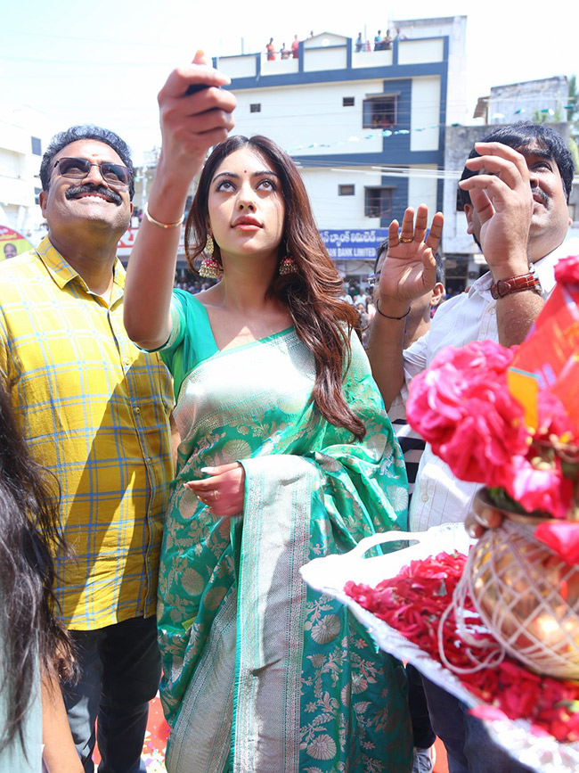 Heroine Anu Emmanuel launched chandana brothers shopping mall at Vikarabad - Sakshi33