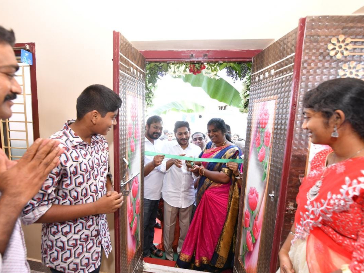 Jagananna Colony House Warming Ceremony Event In Samarlakota, Photos Goes Viral - Sakshi38