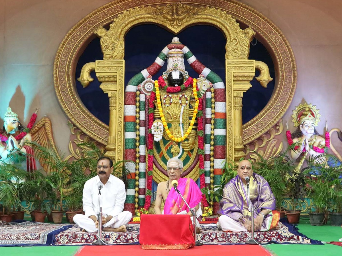 Srivari Navratri Brahmotsavam Golden Tiruchi Utsav - Sakshi7