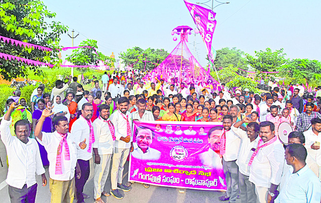 వలలు, డప్పు చప్పుళ్లతో సభకు వస్తున్న గంగపుత్రులు 1