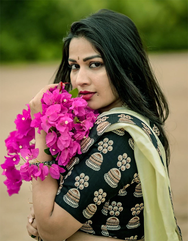 inaya sultana hd photos - Sakshi18
