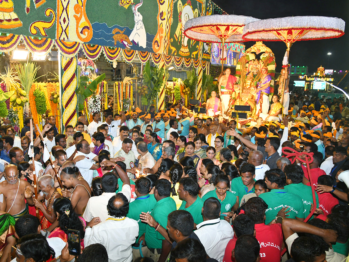 Tirumala Srivari Navaratri Brahmotsavam 2023 - Garuda Vahanam Photos - Sakshi1
