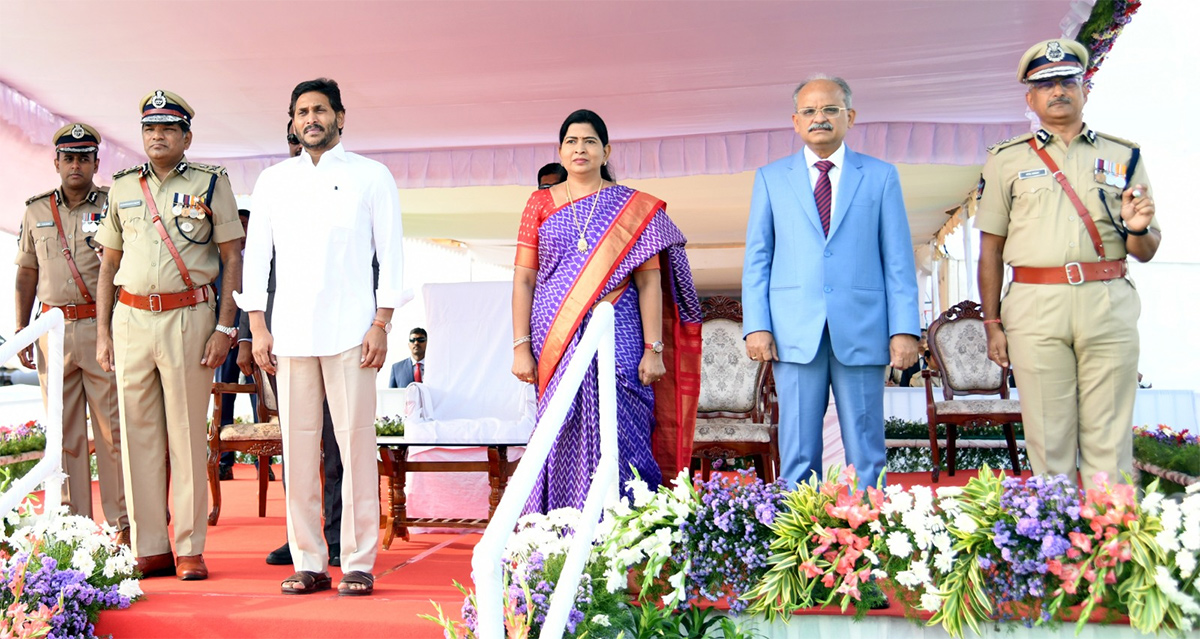 CM YS Jagan Participated Police Commemoration Day 2023 - Sakshi42