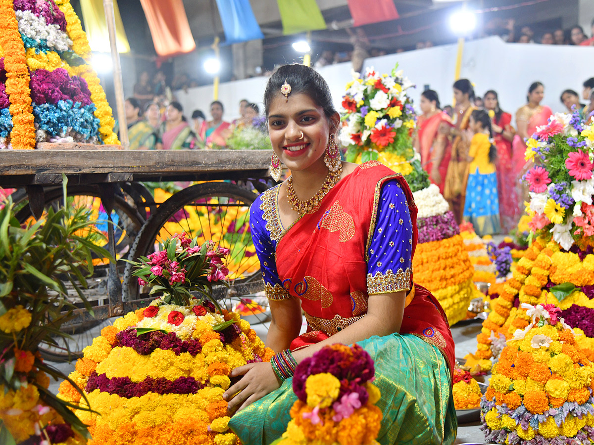 saddula bathukamma CeleBrations in Telangana Photos - Sakshi15
