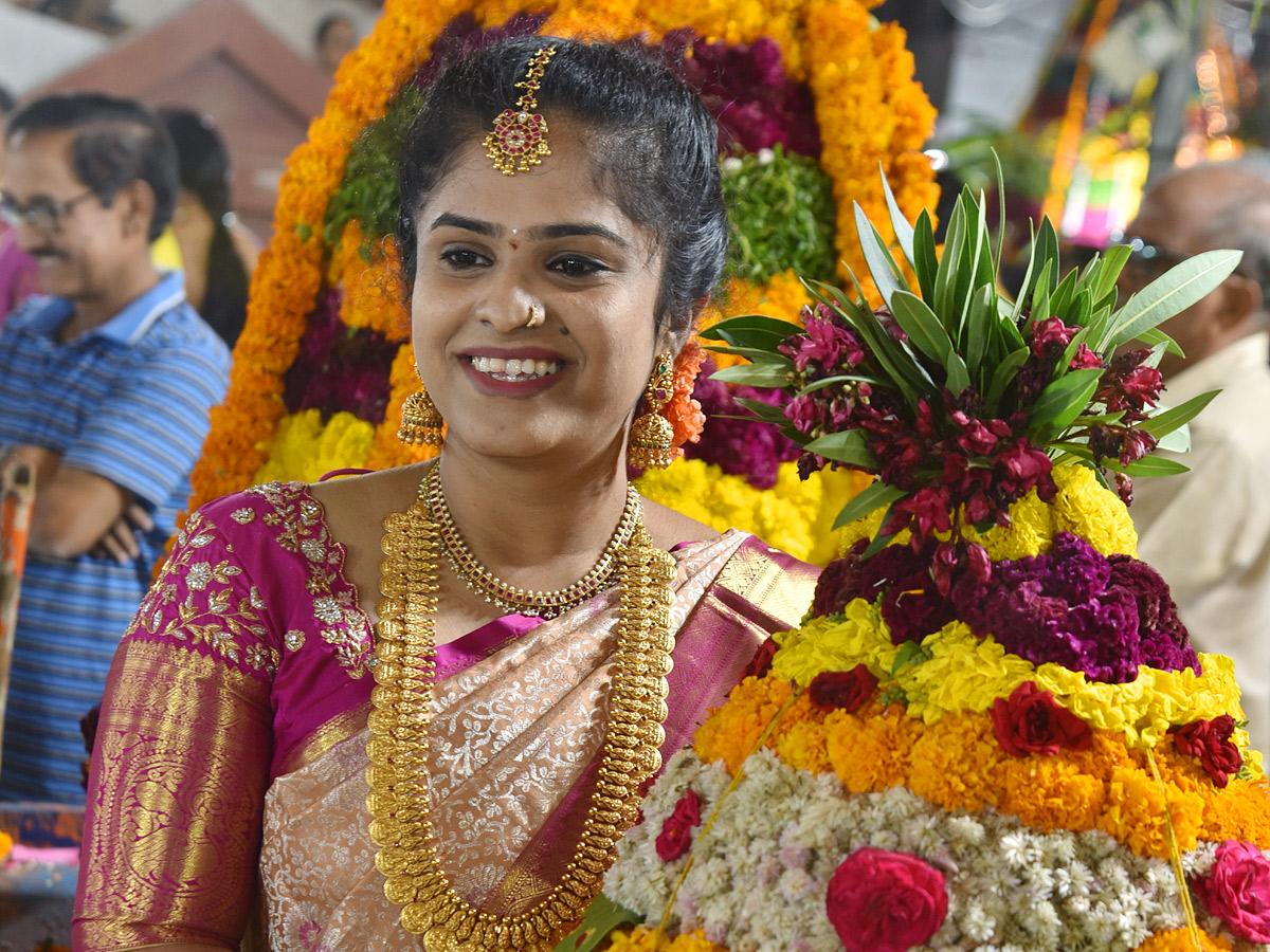 saddula bathukamma CeleBrations in Telangana Photos - Sakshi17