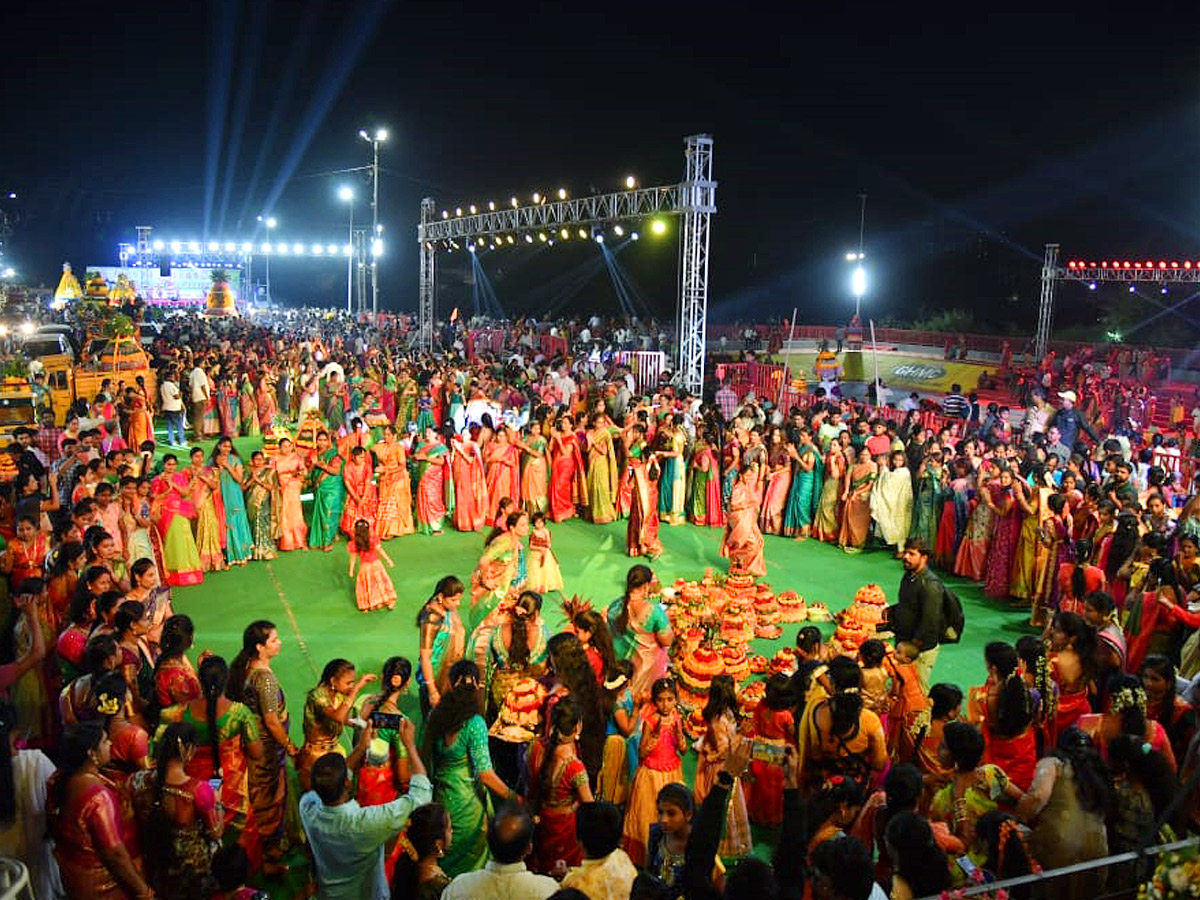saddula bathukamma CeleBrations in Telangana Photos - Sakshi23