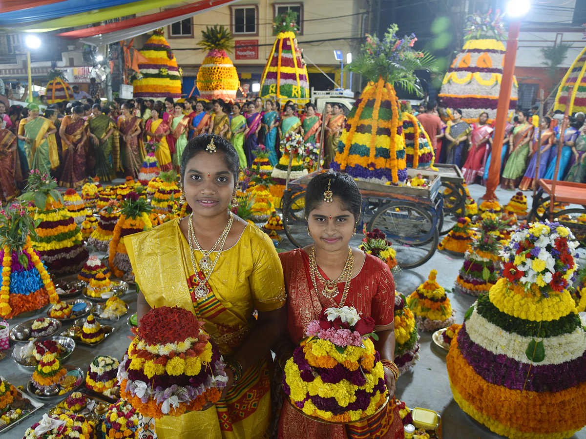 saddula bathukamma CeleBrations in Telangana Photos - Sakshi14