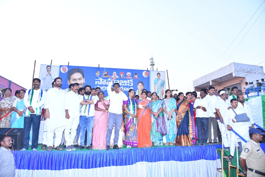 YSRCP Samajika Sadhikara Yatra Anantapur Meeting Photos - Sakshi1