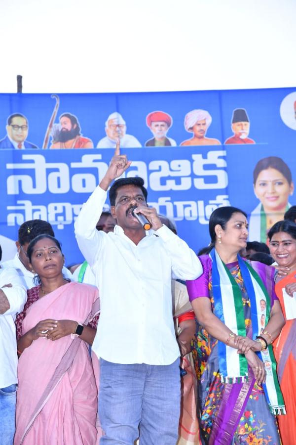 YSRCP Samajika Sadhikara Yatra Anantapur Meeting Photos - Sakshi5