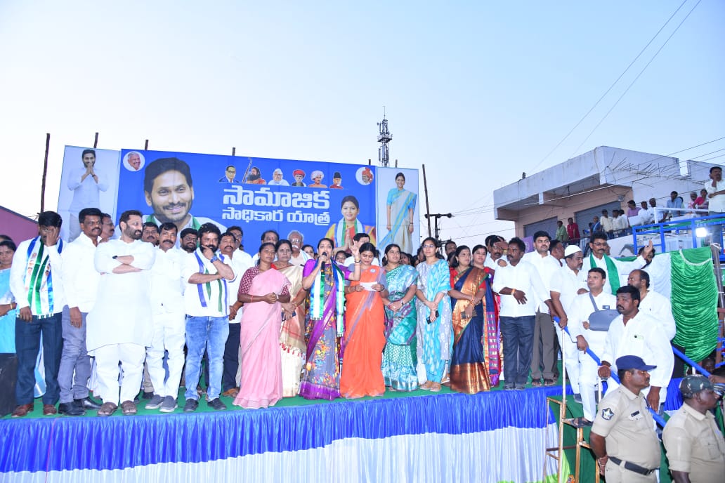 YSRCP Samajika Sadhikara Yatra Anantapur Meeting Photos - Sakshi9