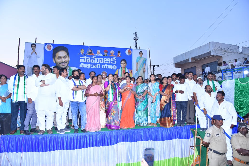 YSRCP Samajika Sadhikara Yatra Anantapur Meeting Photos - Sakshi11
