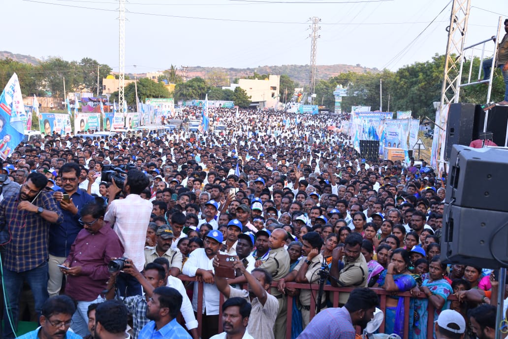 YSRCP Samajika Sadhikara Yatra Anantapur Meeting Photos - Sakshi16