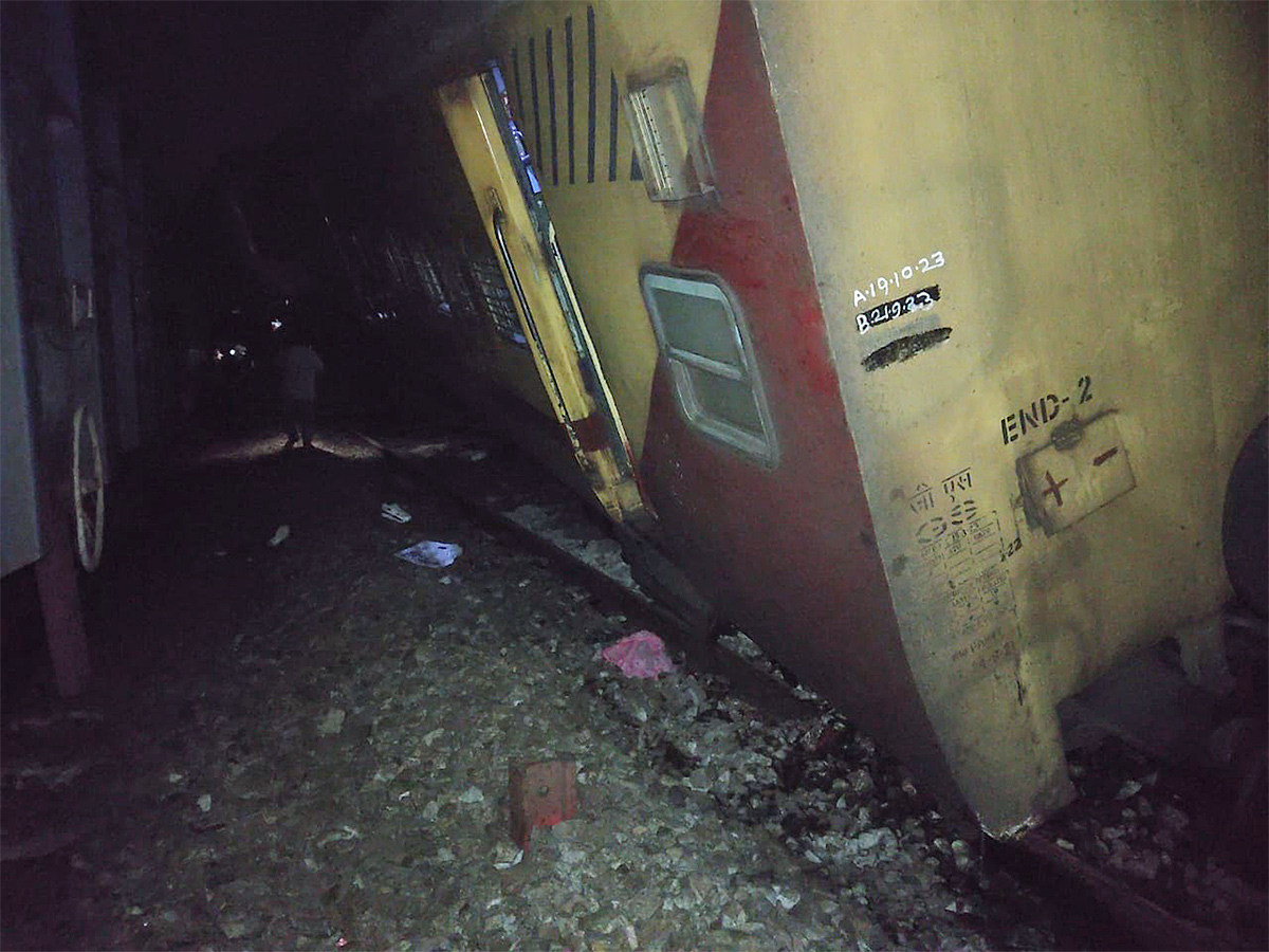 Photos Of Train Accident At Vizianagaram - Sakshi3