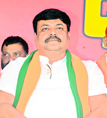 దినేశ్1