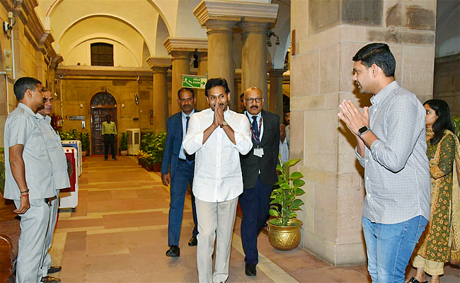 CM YS Jagan Delhi Tour Photos - Sakshi7