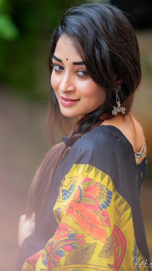 Bigg Boss Beauty Bhanu Sri Hot Poses (Photos) - Sakshi25