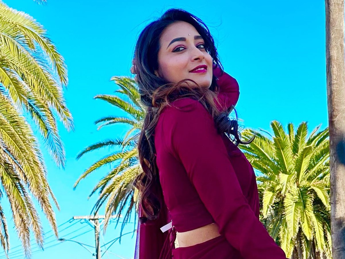 Bigg Boss Beauty Bhanu Sri Hot Poses (Photos) - Sakshi7