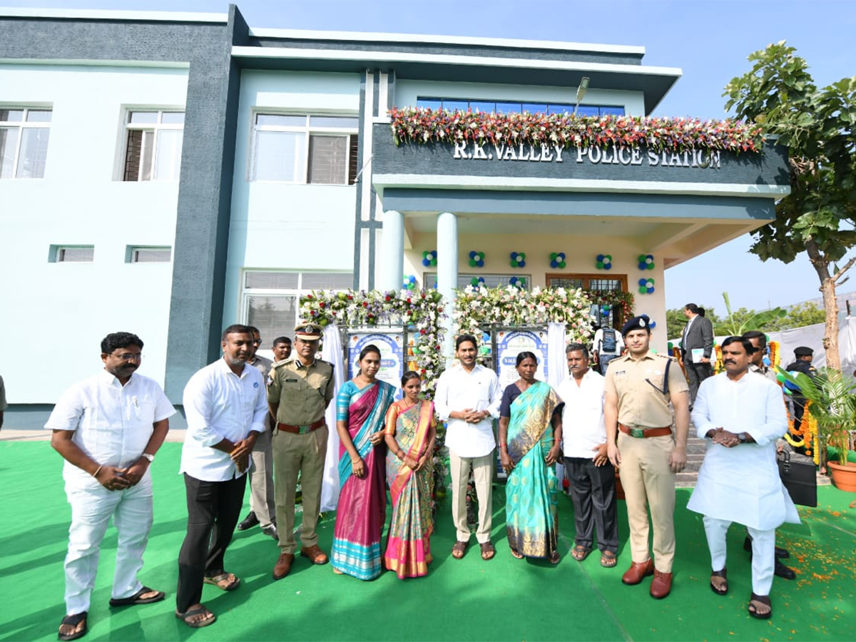 CM YS Jagan Inaugurated Police Station At Idupulapaya - Sakshi3